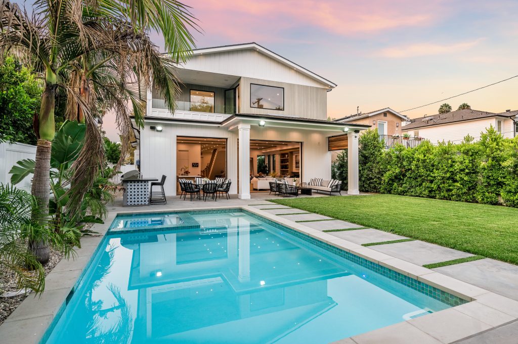 exterior view of a contemporary new home in los an 2025 02 11 19 38 06 utc min